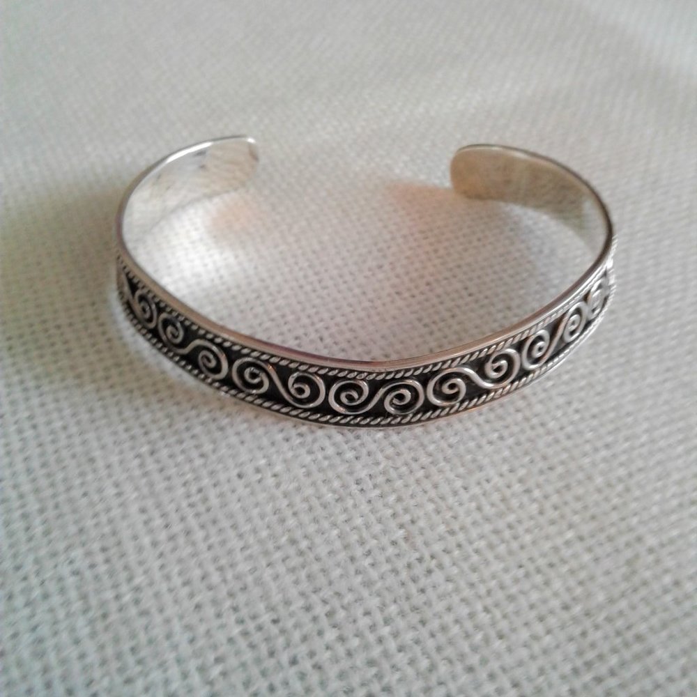 Metal cuff bracelet